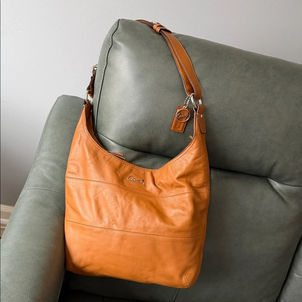 Coach Vintage F17116 Tan Leather Messenger /Hobo Bag 🎀🎀🎀